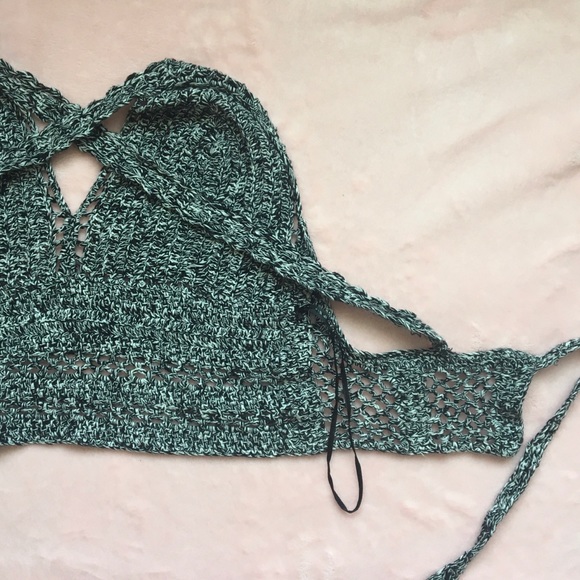 Boho Crochet Top with Criss Cross Straps (L) - Picture 4 of 10